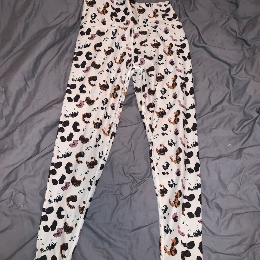 Size Medium Printed Leggings !